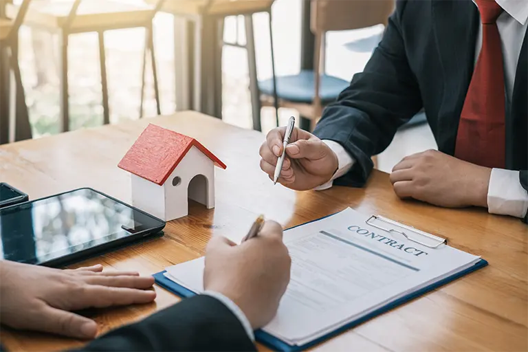 Firma Notarial de compraventa inmobiliaria en Los Cristainos