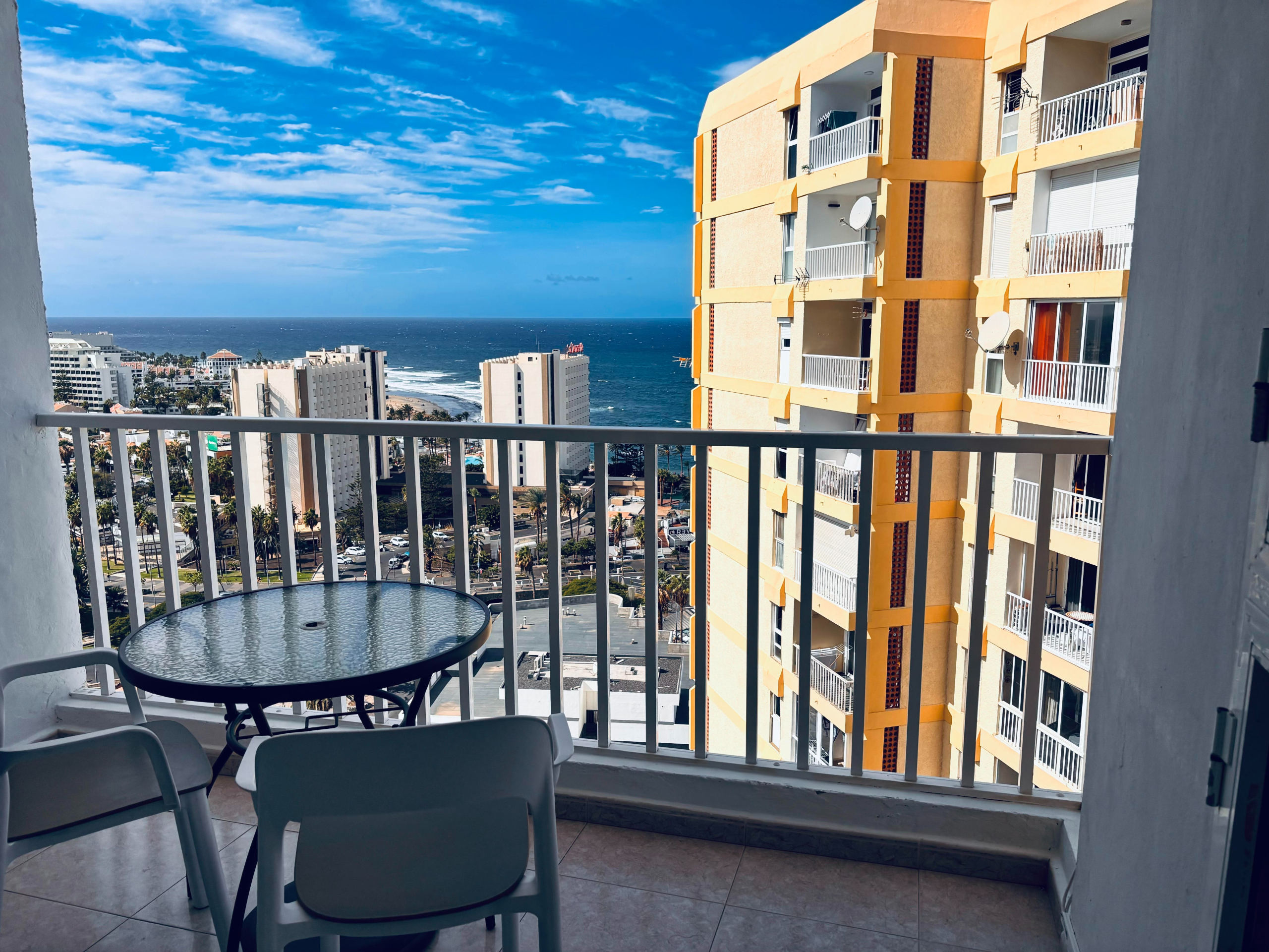 Se alquila Apartamento en Playa de las Américas – zona las Verónicas.