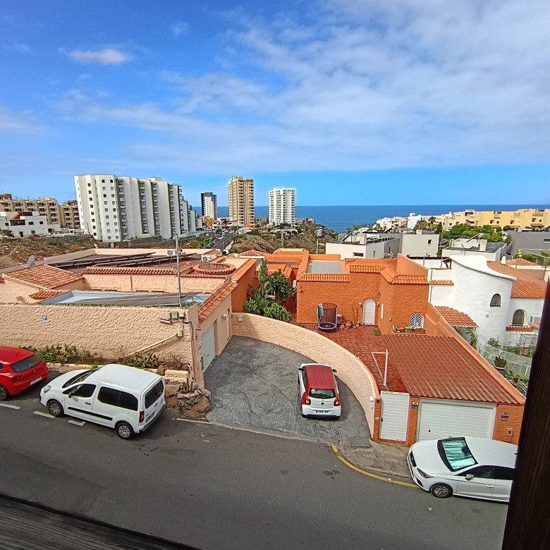 Se alquila apartamento en Playa Paraiso.
