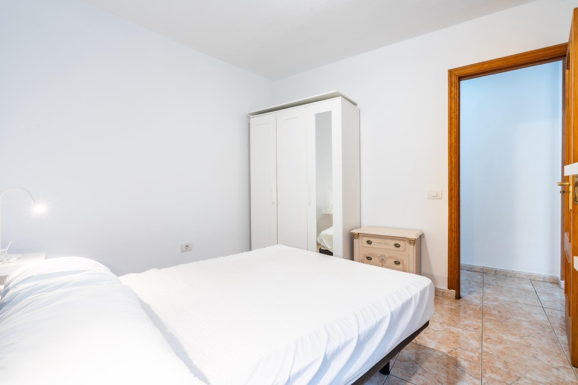 577516c8-747b-4e5b-816f-322b6f4b7edd Se vende piso en los Cristianos al lado de la playa de las Vistas