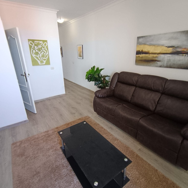 Se alquila apartamento en Playa Paraiso.