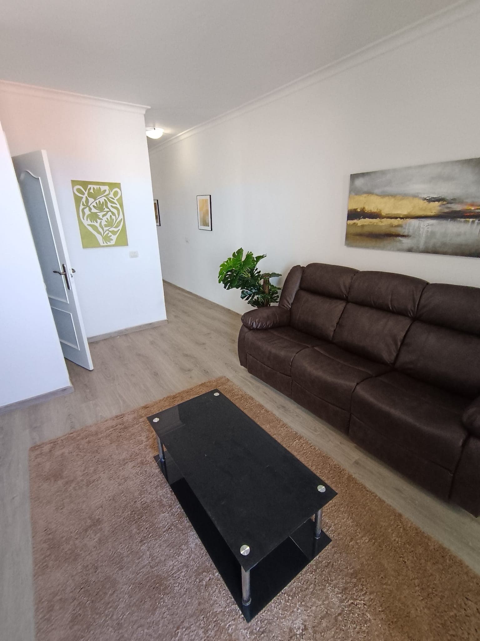 657a11f1-131e-43bd-a6aa-b24cea048500 Se alquila apartamento en Playa Paraiso.