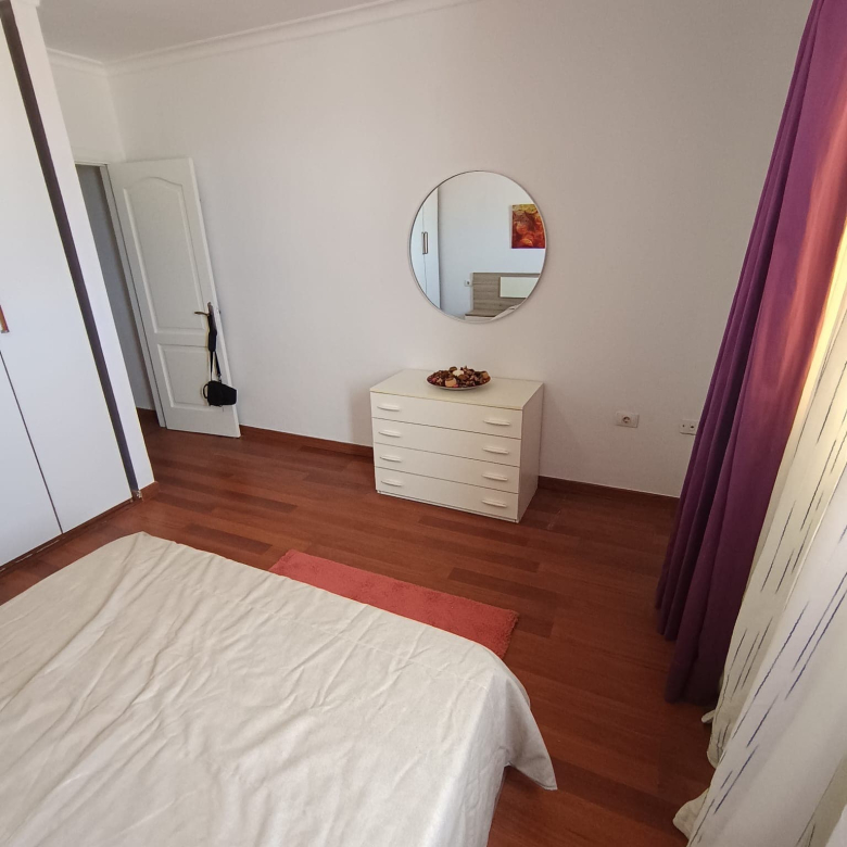 Se alquila apartamento en Playa Paraiso.