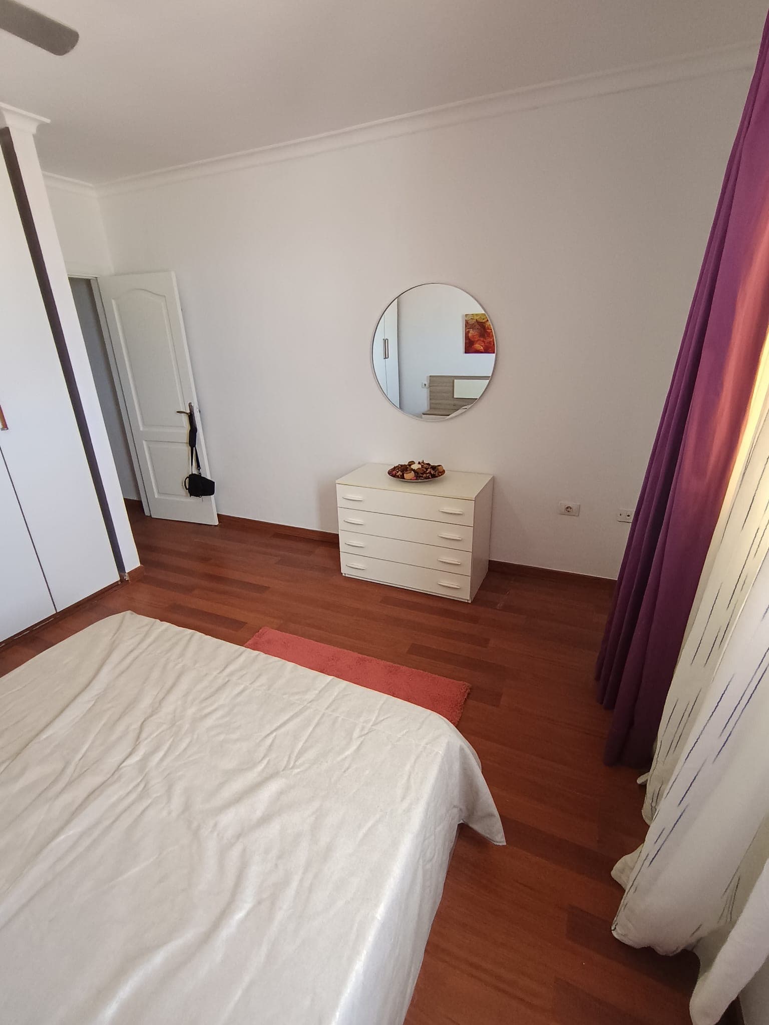 a4570d99-22a5-493a-bbee-de81c70b6bc1 Se alquila apartamento en Playa Paraiso.