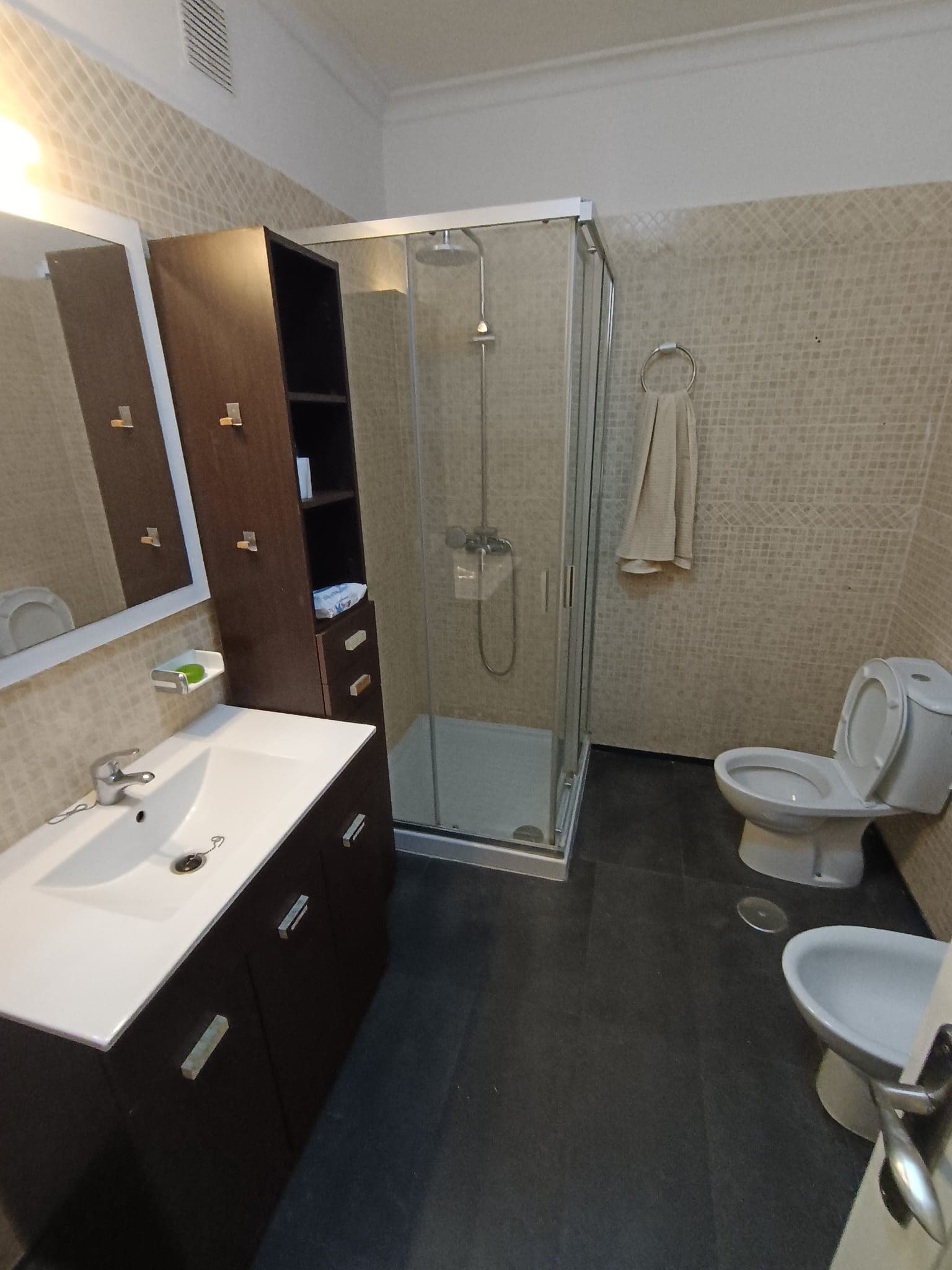 c4e85913-0fd3-4e10-88bb-08a463eeebe2 Se alquila apartamento en Playa Paraiso.