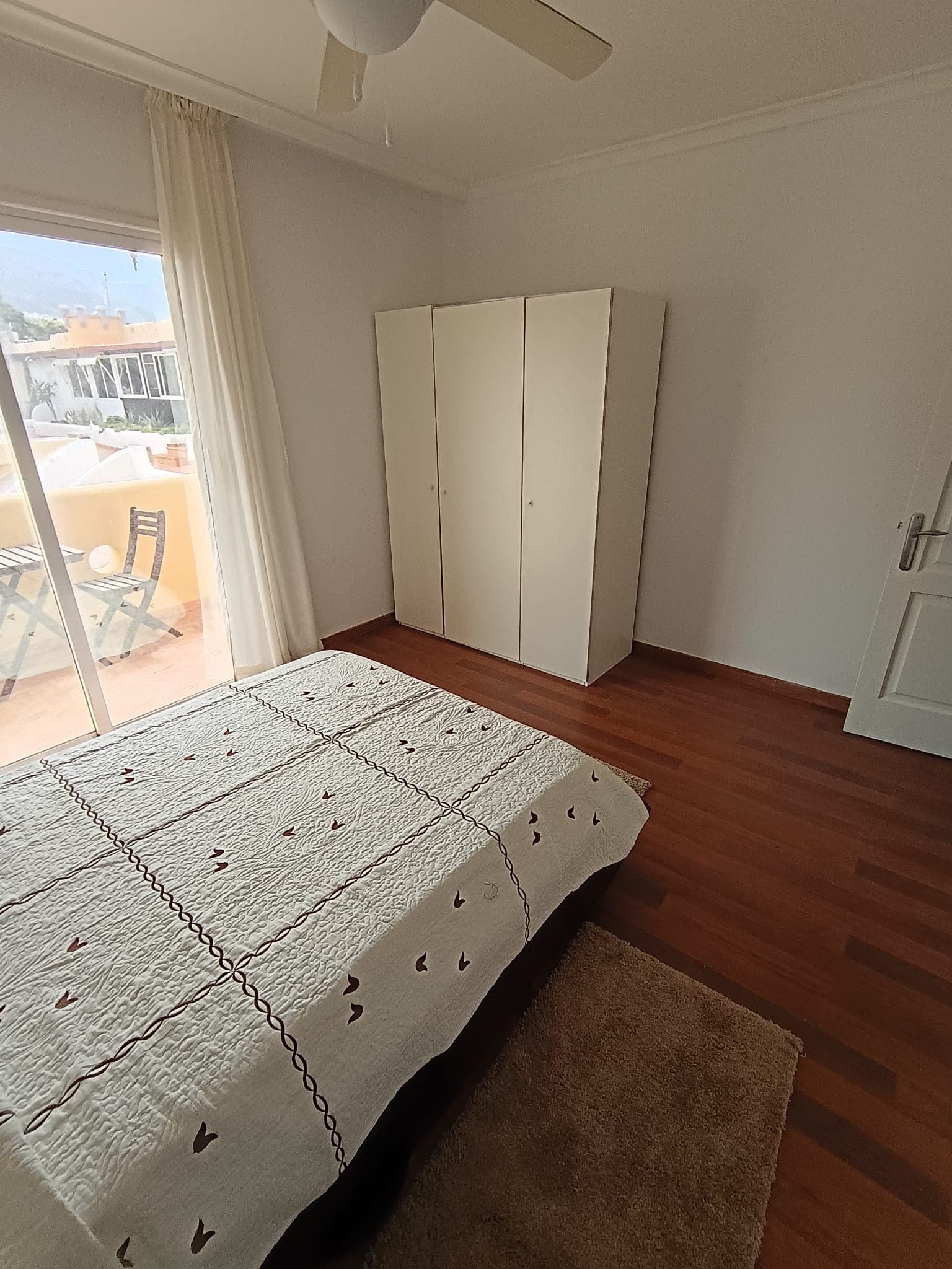 e15dccee-4386-4a1f-9e02-b3fa1bd1891b Se alquila apartamento en Playa Paraiso.