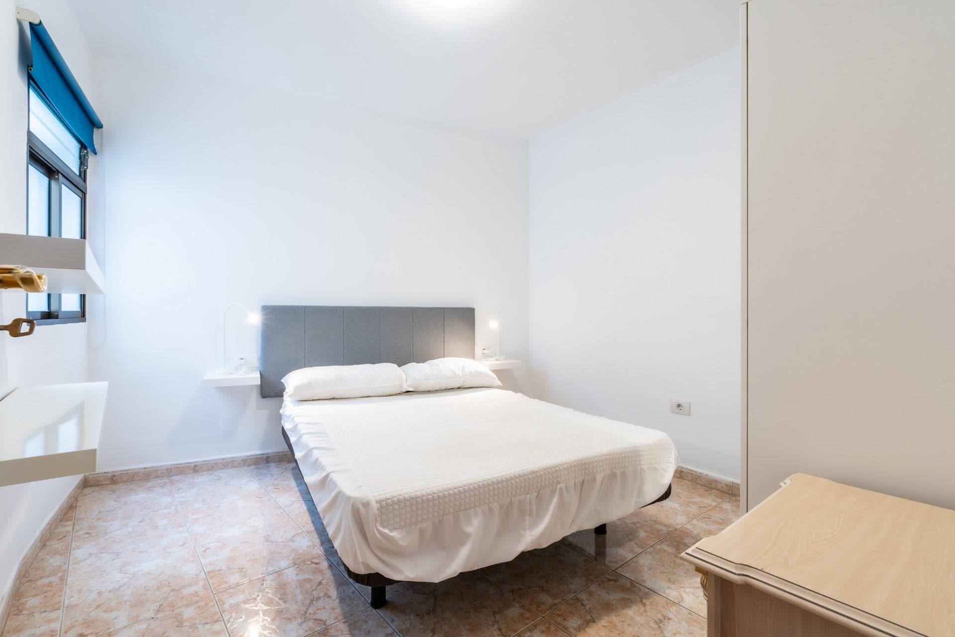f2757449-cb45-4af5-b89b-feddff66407a Se vende piso en los Cristianos al lado de la playa de las Vistas