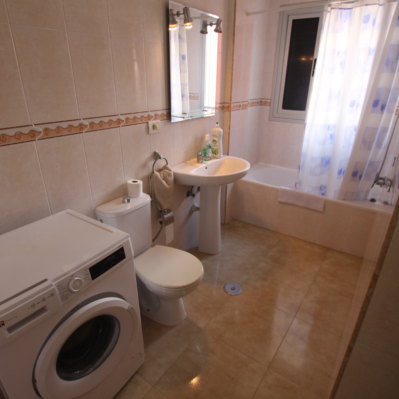 Se vende Piso en Cabo Blanco piso de 2 habitaciones vistas al mar